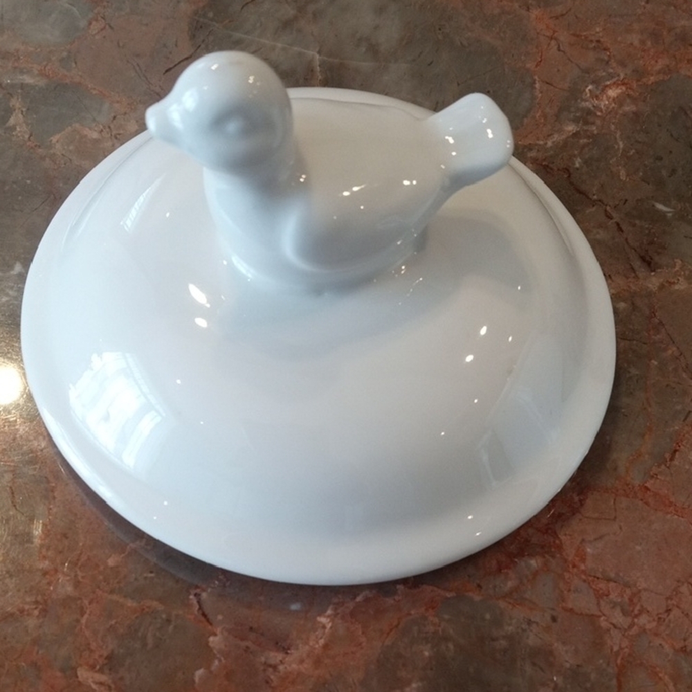Skye McGhie White Ceramic Bird/Duck Lid Sugar Bowl Or Trinket Box - Picture 6 of 9